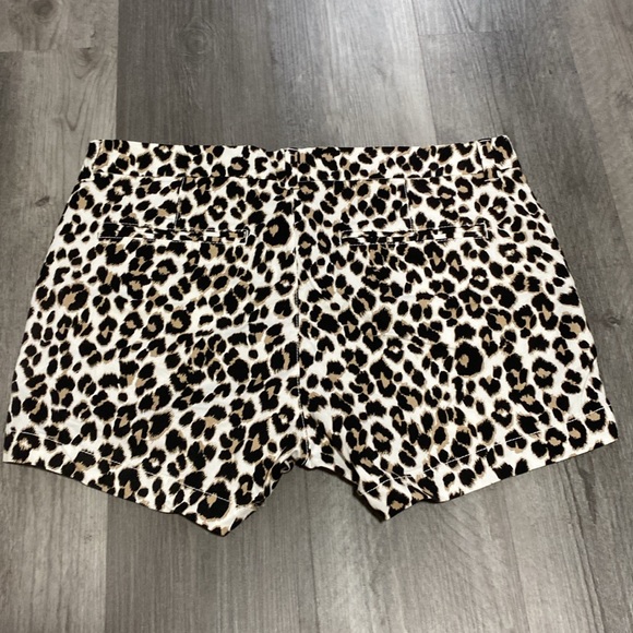Old Navy Everyday Short Mid Rise Leopard Print - Picture 4 of 4